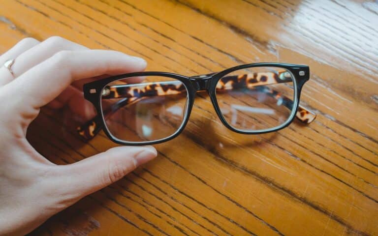 Hai mai notato i tuoi bicchieri opacizzati dopo il lavaggio? Scopri come farli brillare di nuovo