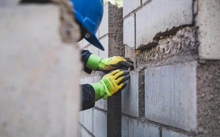 Quando i muri lasciano passare il freddo: 8 metodi per rimediare