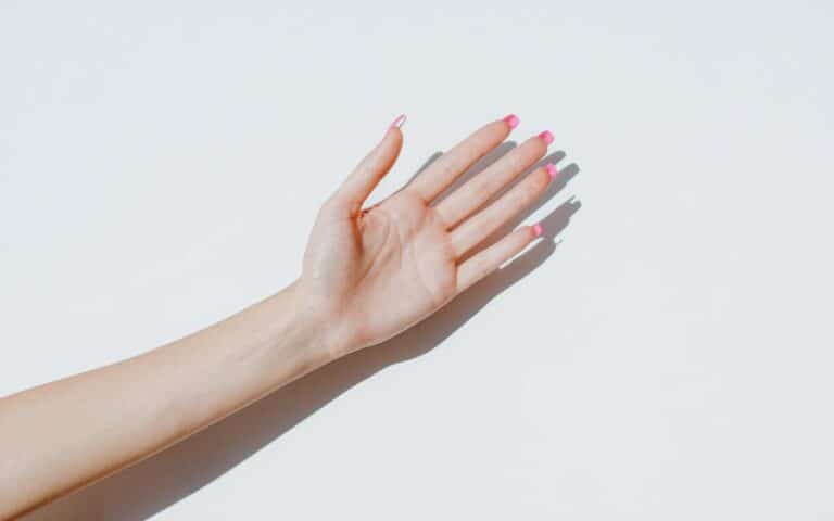 Se le tue mani mostrano questi segni, potresti soffrire di carenza di vitamina D da mesi: cosa fare?