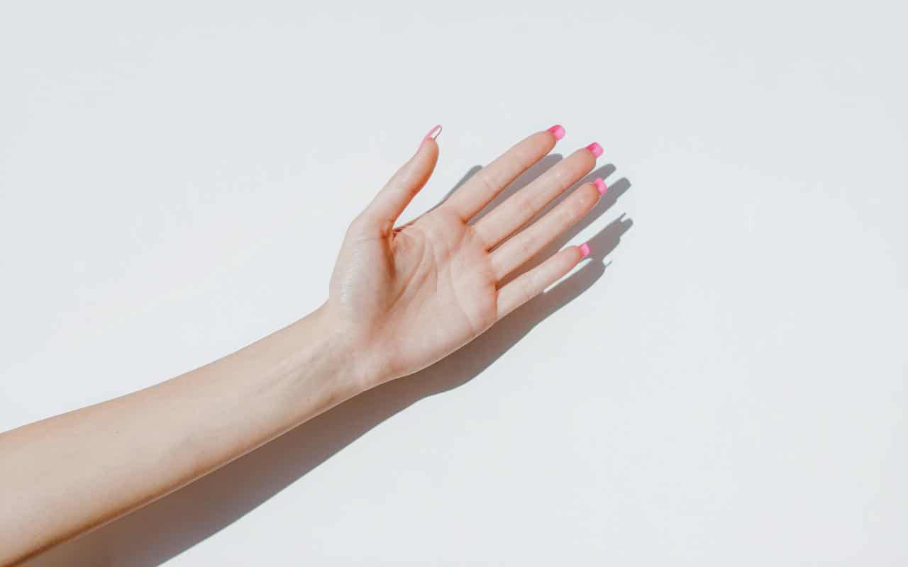 Se le tue mani mostrano questi segni, potresti soffrire di carenza di vitamina D da mesi: cosa fare?